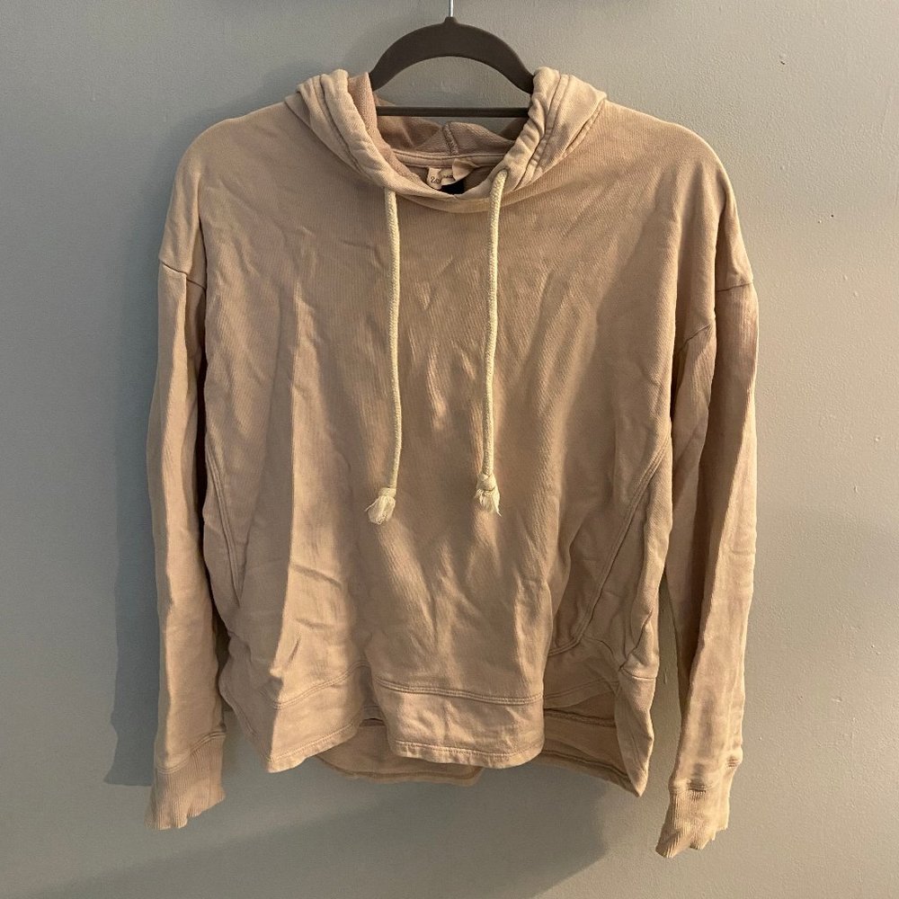 UNIVERSAL THREADS Cream Sweatshirt (M)